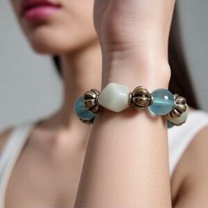 Natural Turquoise Stone Beaded Elastic Bracelet Silver Tone One Size Gift Ready